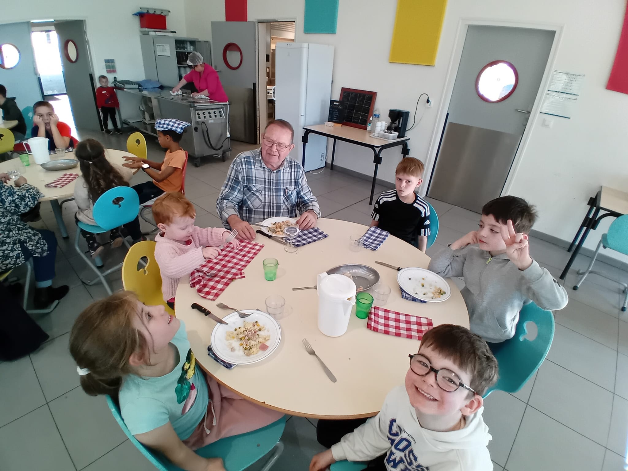 2026 03 03 repas intergenerationnel cantine de lanouee 4